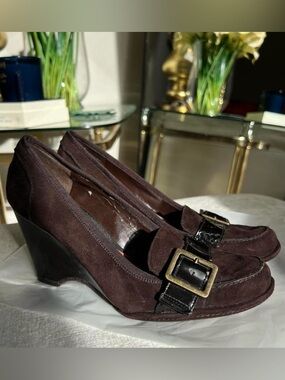 Classic Brown Suede Wedge Loafers with Buckle Accent